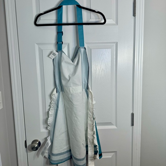 NWT. Disney Apron Alice In Wonderland UK Pavilion “It's Always Tea Time” Apron - Picture 8 of 11